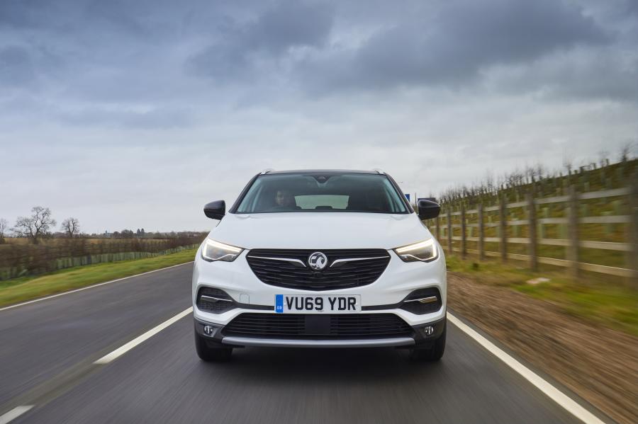  Vauxhall Grandland X Hybrid4 2020 года  (фото 3 из 40)